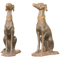 Paar italienische geschnitzte sitzende Windhund-Skulpturen aus Holz aus dem 19. Jahrhundert