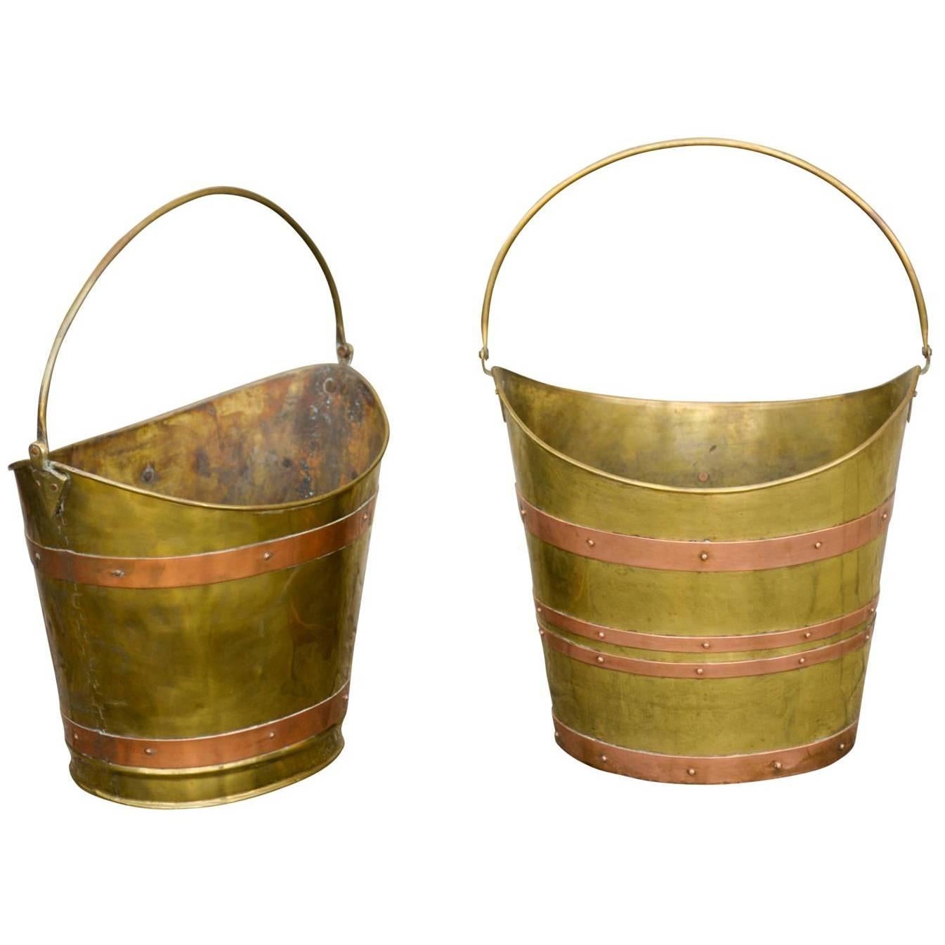 English Wide Mouth Brass Bucket with Copper Straps from the Early 20th Century For Sale