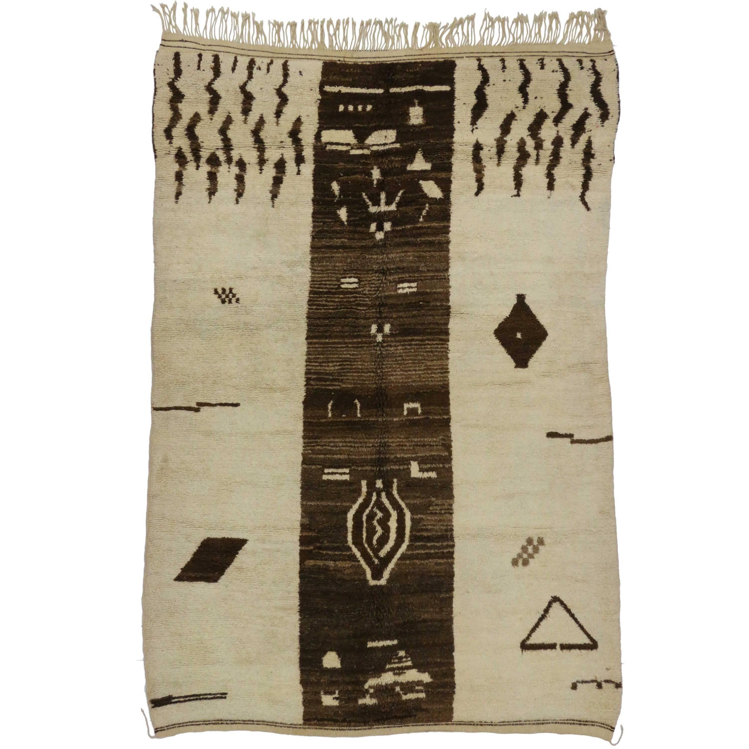 Berber Moroccan Rug with Warm, Neutral Colors and Nomadic Style For