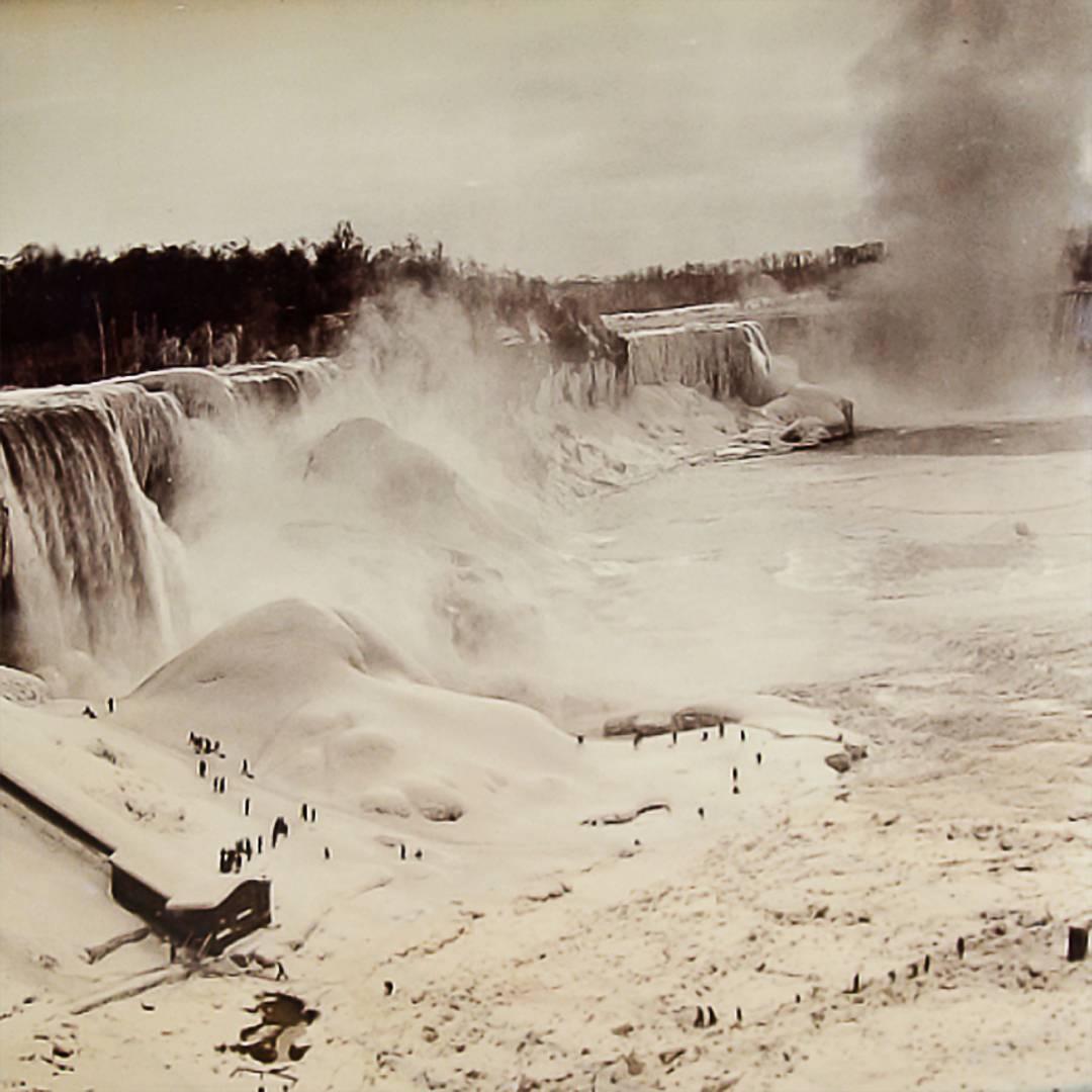 Photography, Large Albumen Photograph "Niagara Falls"