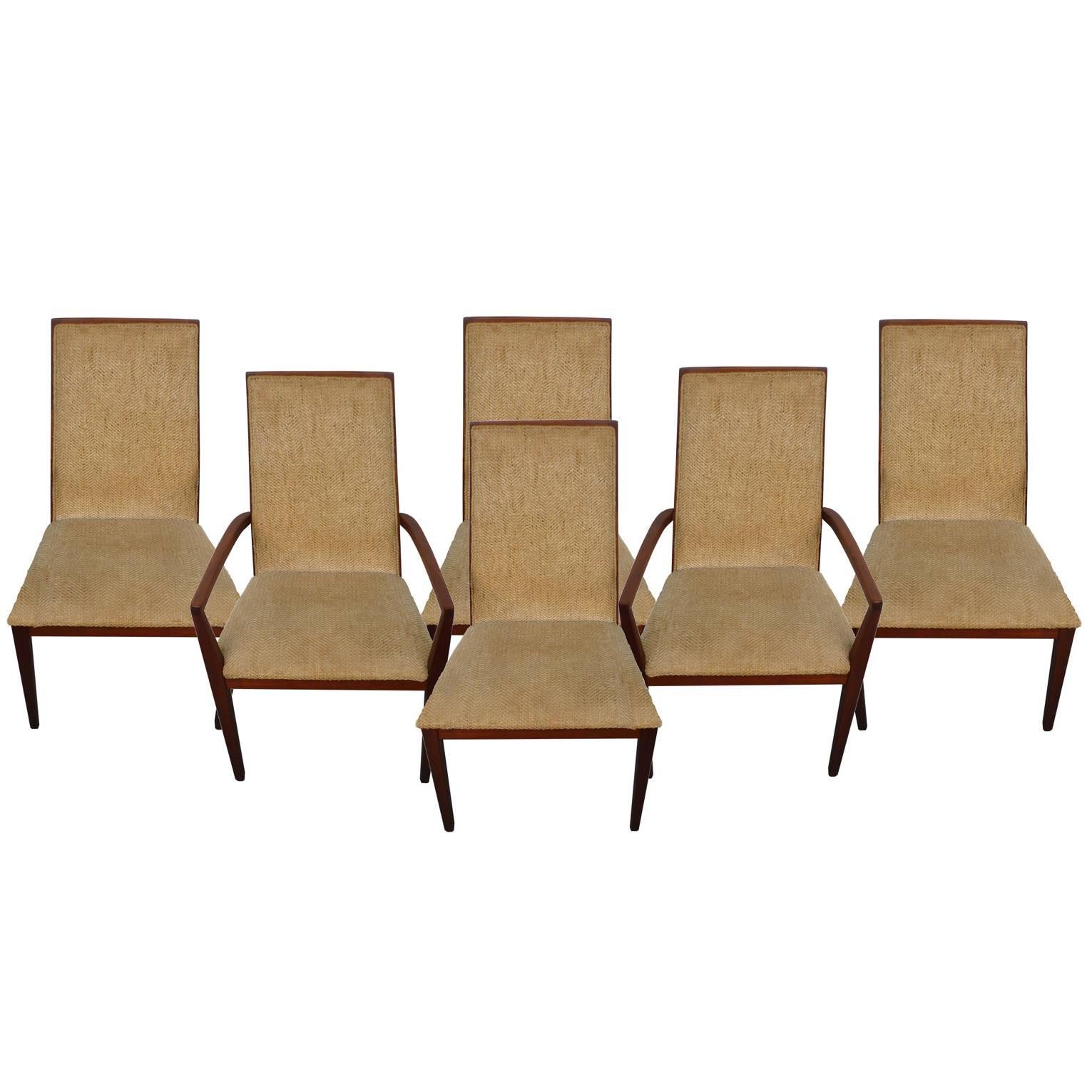 This lovely set of Mid-Century dining chairs by luxury maker Dillingham features beautiful walnut and original oatmeal woven fabric. Sleek, delicate design. Marvelous condition for their age. Set includes two arm and four side chairs.

Pieces from