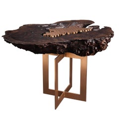 Table d'appoint "Burl" en bronze et noyer fumé de Studio Roeper