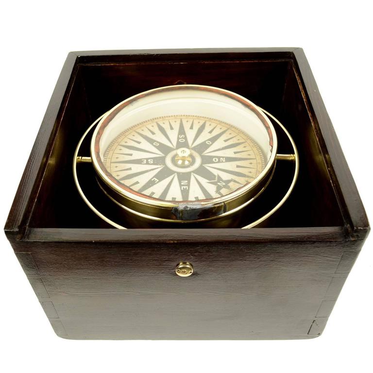 French Compass Made in the First Half of the 19th Century For Sale at
