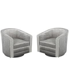 Pair of Chic Swiveling Lounge Chairs by Milo Baughman
