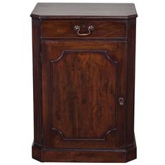 Meuble de rangement anglais ancien en acajou de style George III, vers 1780