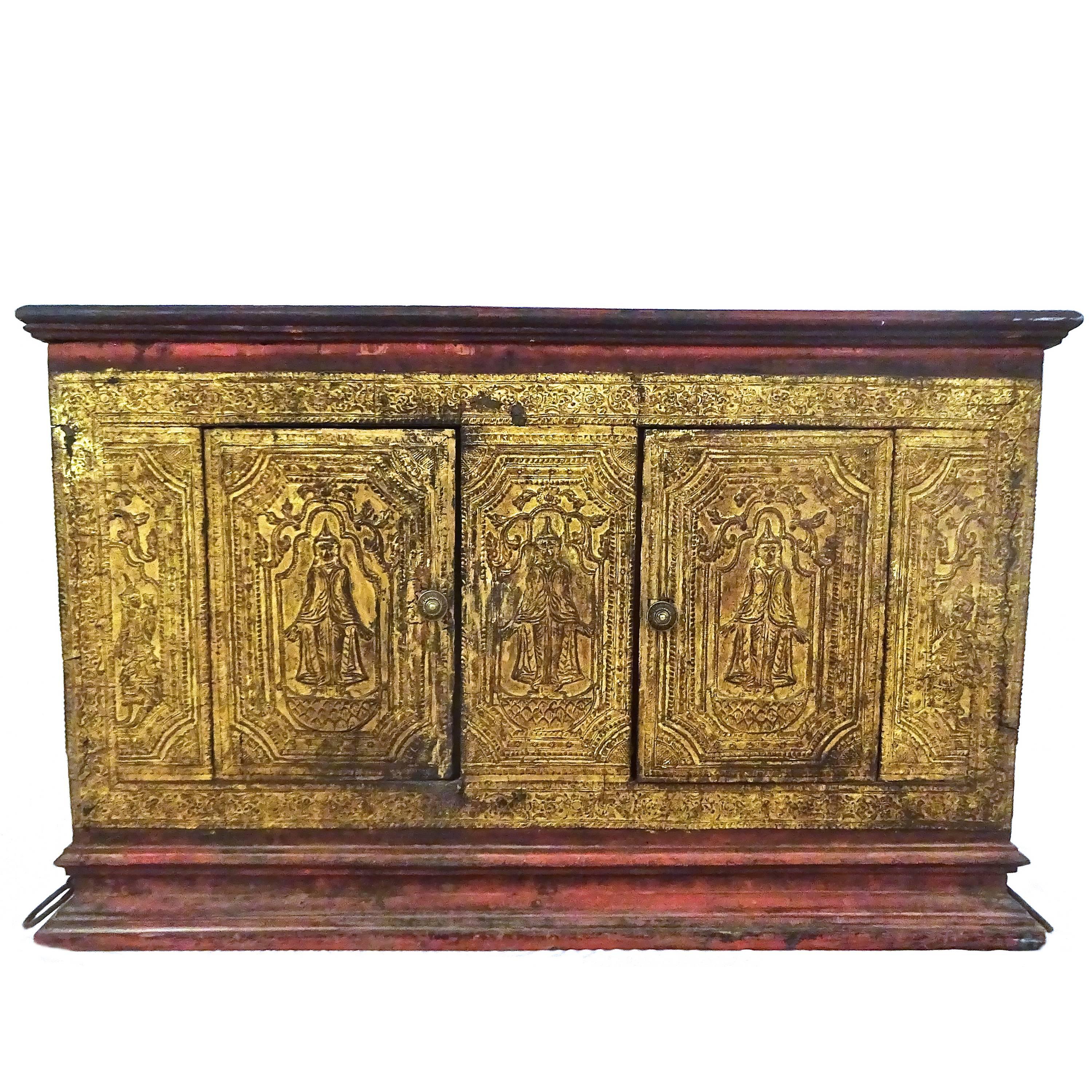 Stunning Large Late 19th Century Thai Parcel-Gilt and Painted Wedding Trunk