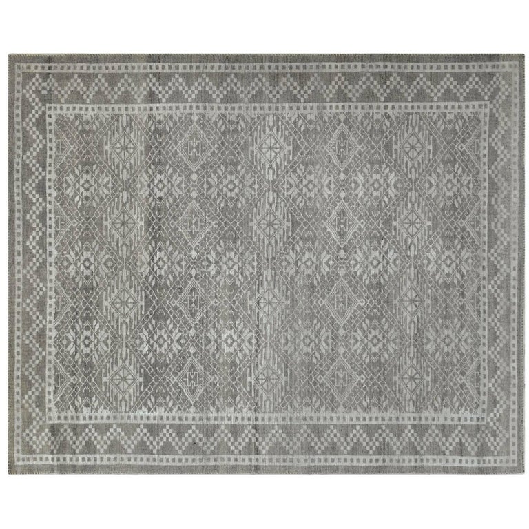 Transitional Design Rug For Sale at 1stDibs