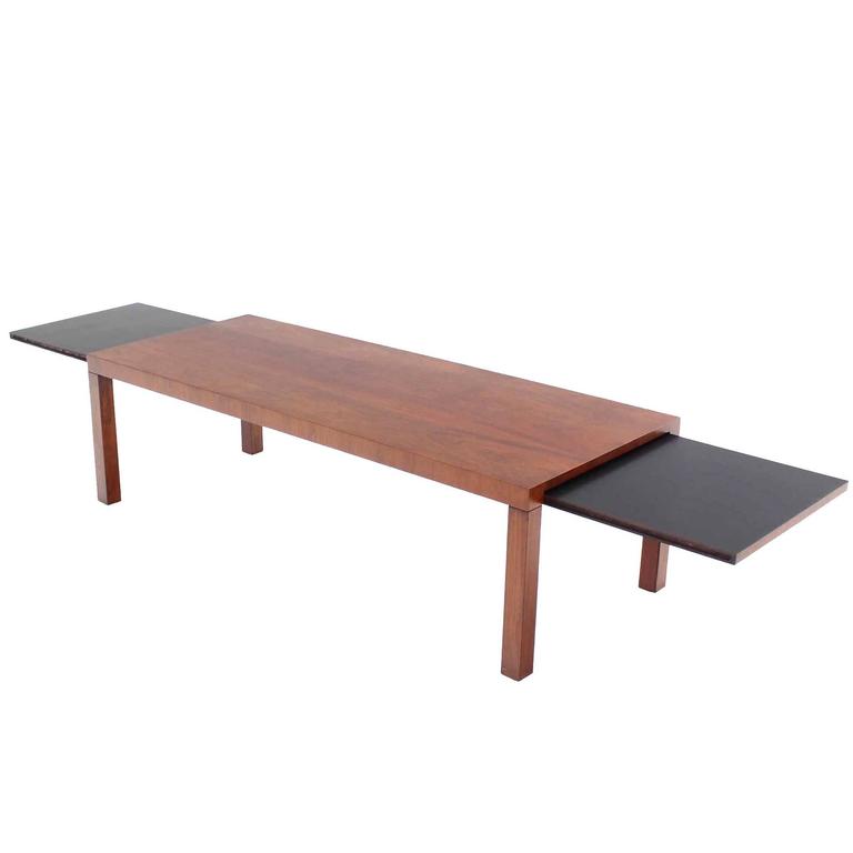 Table basse en métal et verre de style moderne du milieu du siècle