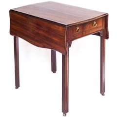 Fine Small 18th Century English Mahogany Serpentine Drop-Leaf Pembroke Table 3