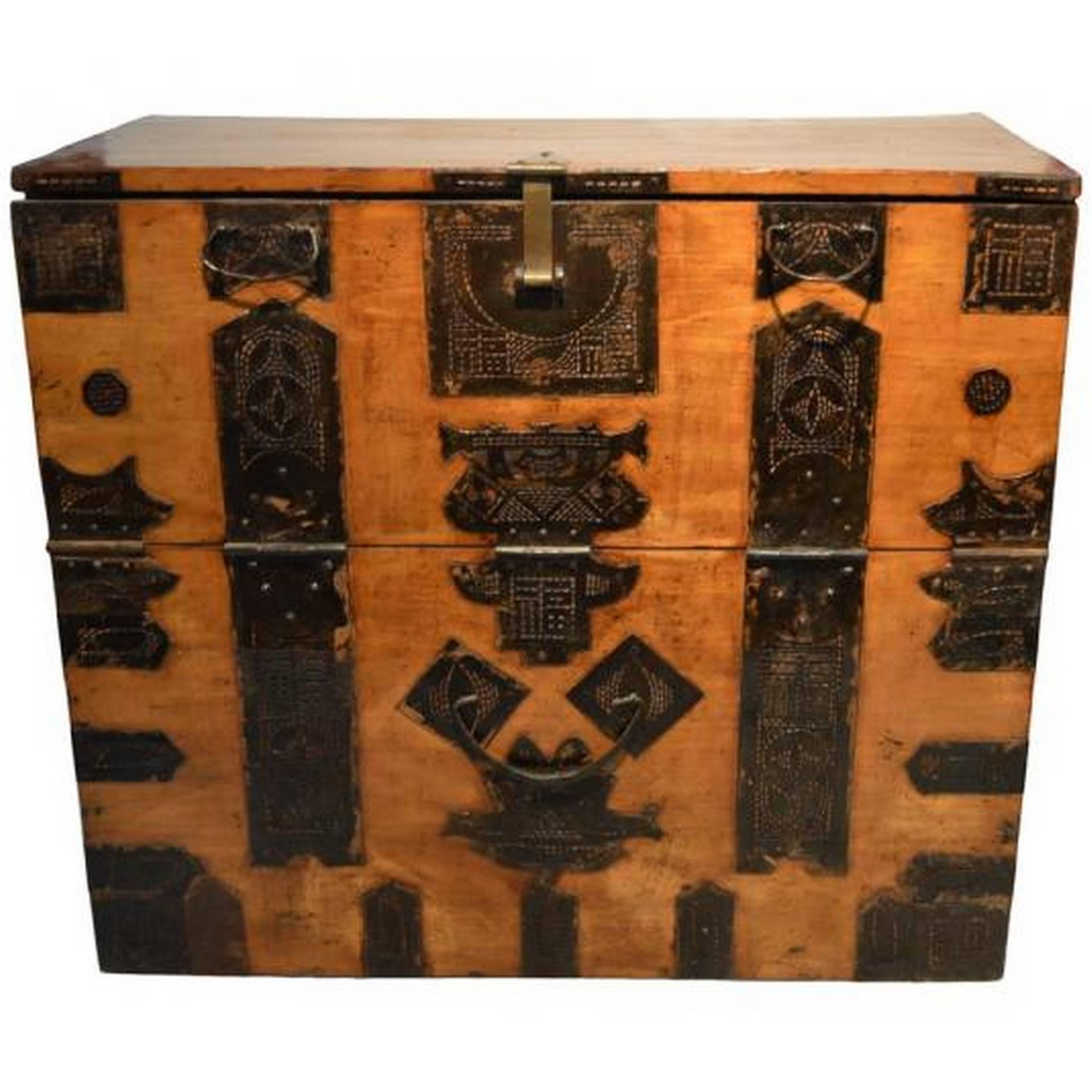 19th Century Korean Antique Tansu Chest / SemiClosed Chest / Side