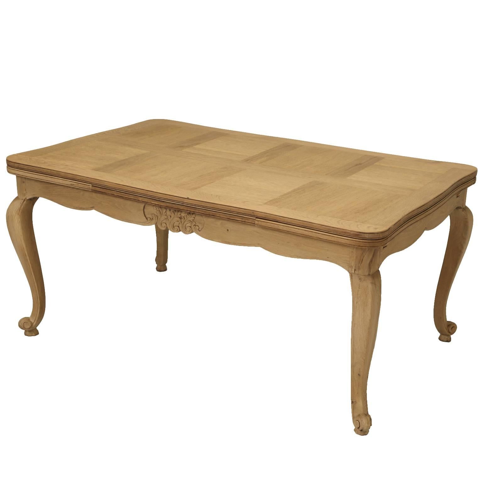 French Draw-Leaf Dining Table in Rift-Cut White Oak Natural Finish Seats (10)  For Sale
