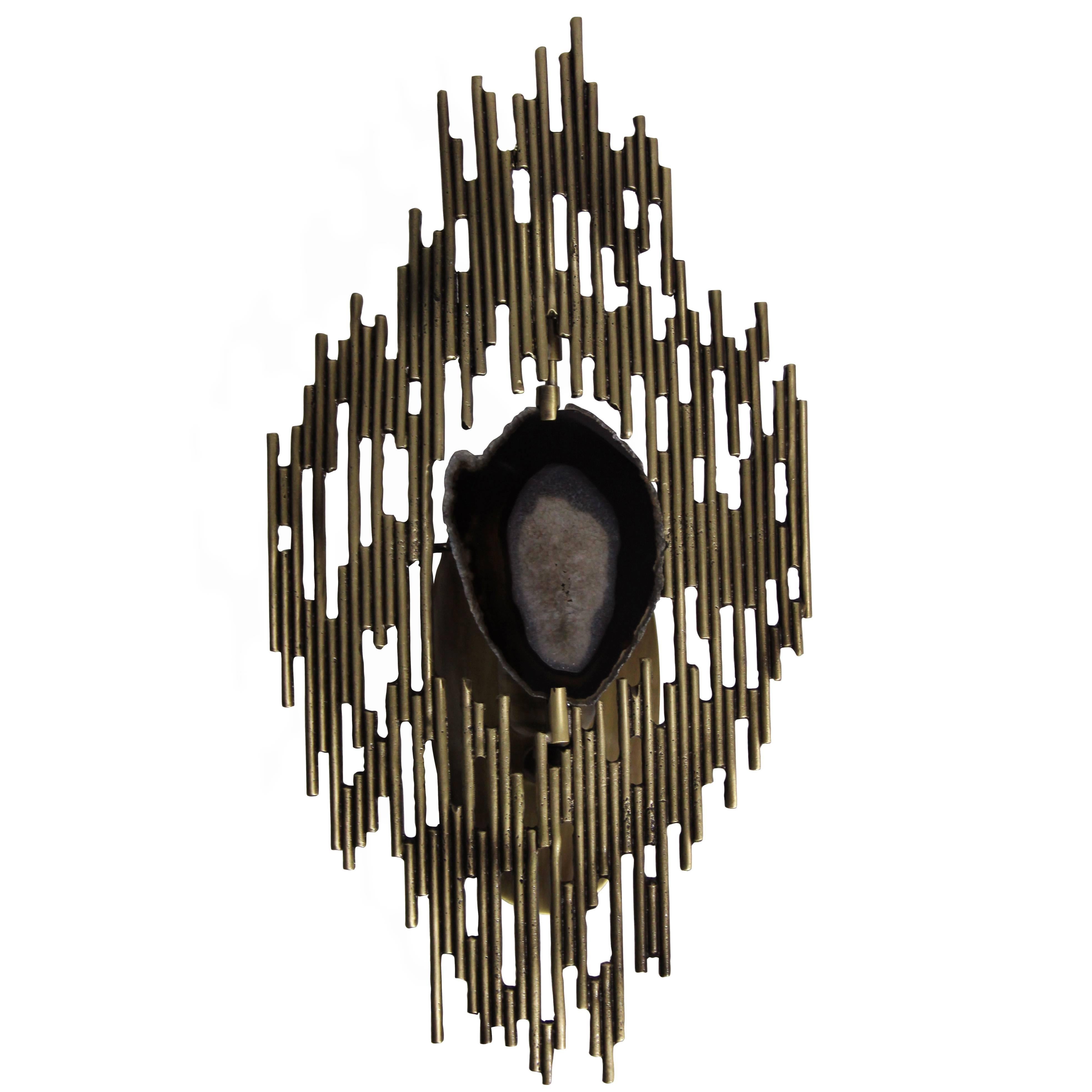 This sconce offers exquisite vintage details with a decidedly modern profile. The dark neutral tones and the exquisite patterns in the agate stone is uniquely captivating against the light and the gold metal which embraces the stone in perfect