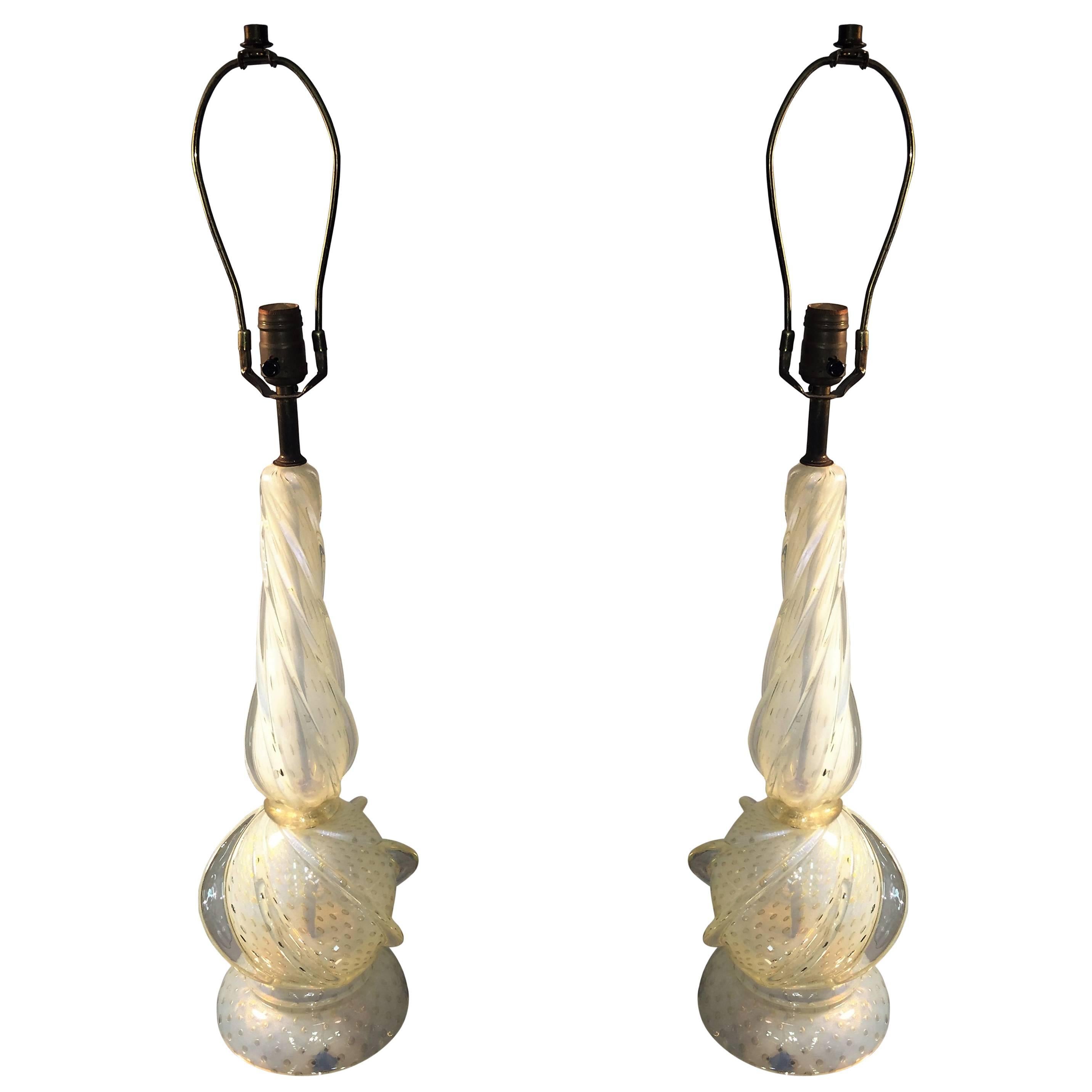 Elegant Pair of Seguso Swirled Opal and Gold Dotted Murano Lamps For Sale