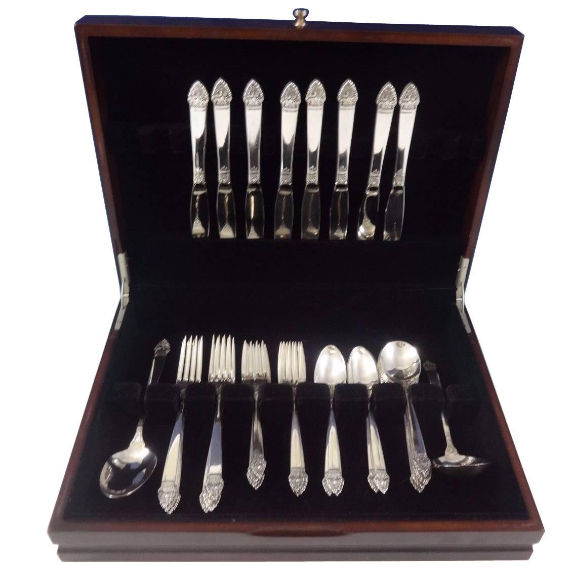 Stunning King Cedric by Oneida circa 1949 sterling silver flatware set of 42 pieces. This set includes:

Eight knives, 8 7/8