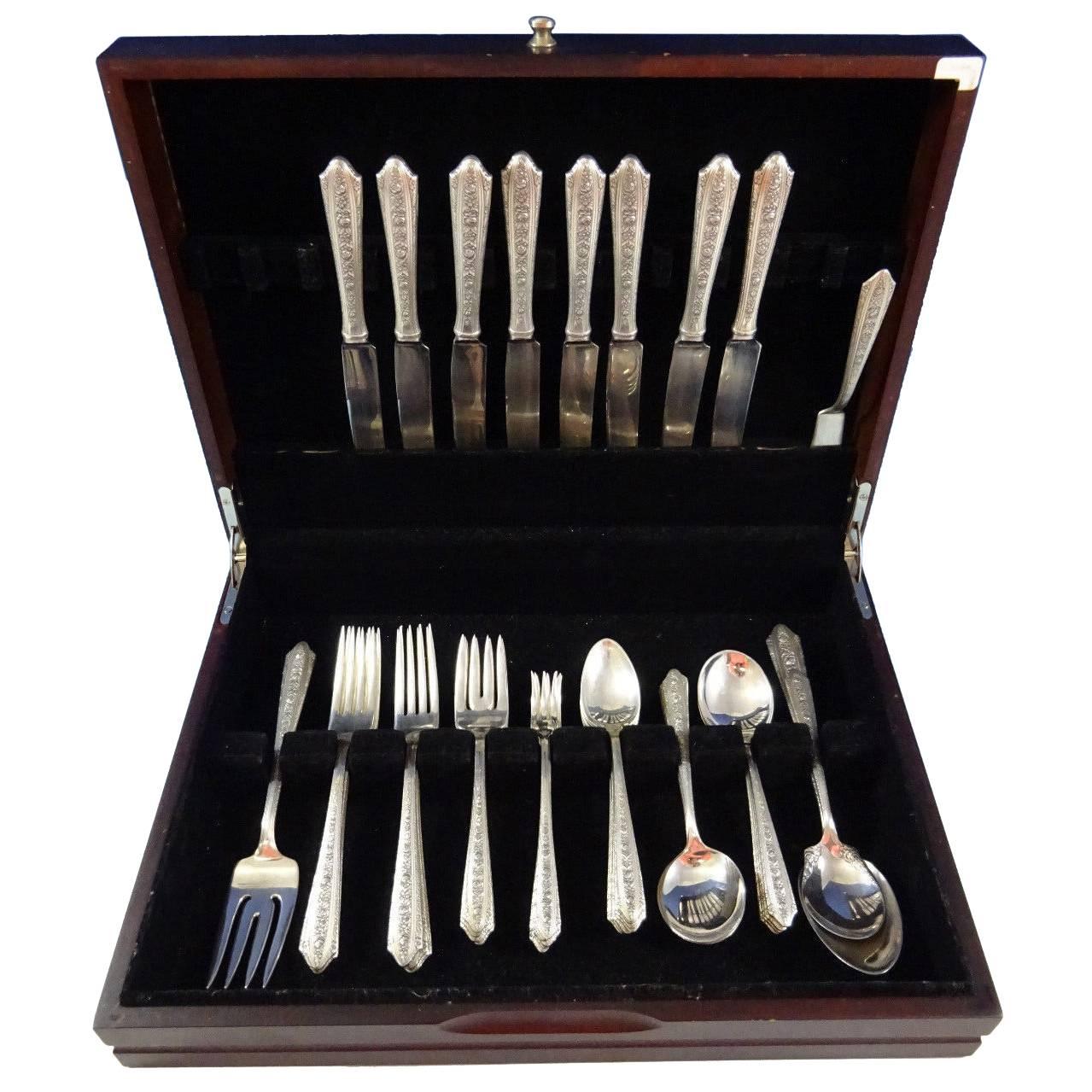 Beautiful Normandie by Wallace sterling silver flatware set, 52 pieces. This set includes:

Eight knives, 8 3/4
