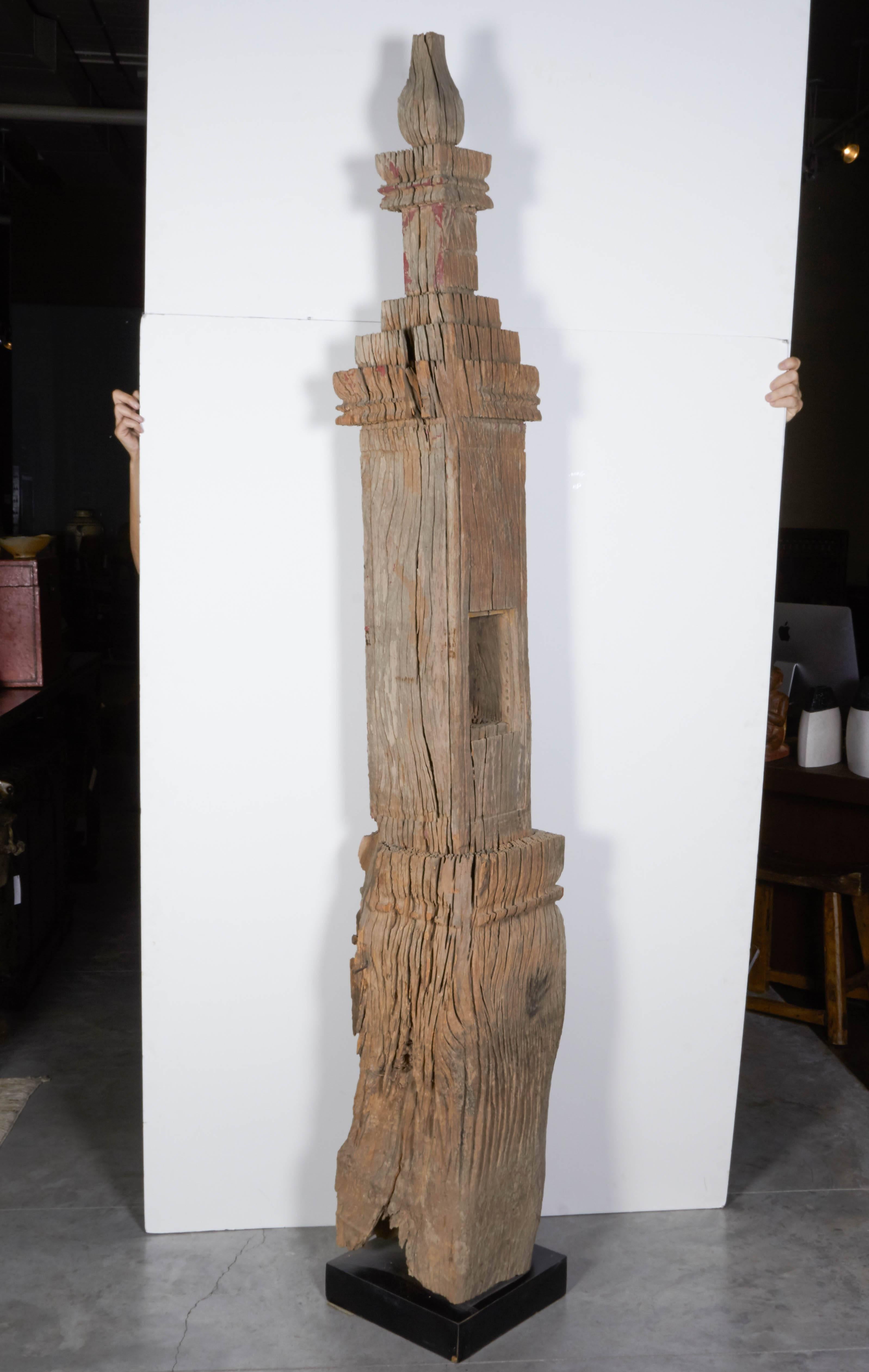 Very Tall Laotian Temple Pillar With Great Patina In Good Condition For Sale In New York, NY