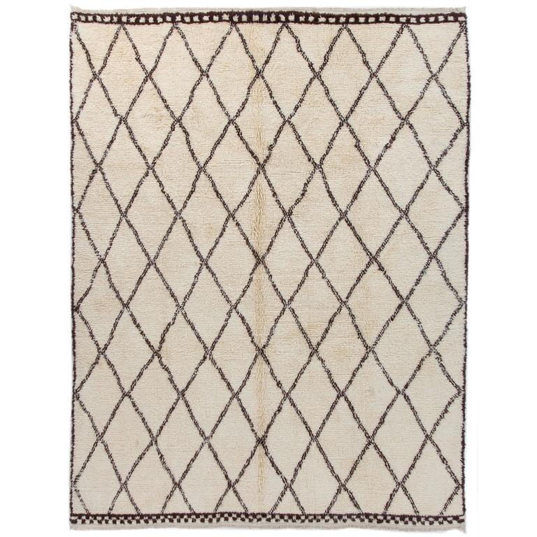Contemporary Moroccan Rug Made of Natural Wool For Sale at 1stdibs