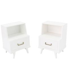 Pair of White Lacquer Mid-Century Modern Nightstands