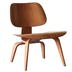 Eames LCW Lounge Chair aus Nussbaumholz für Herman Miller