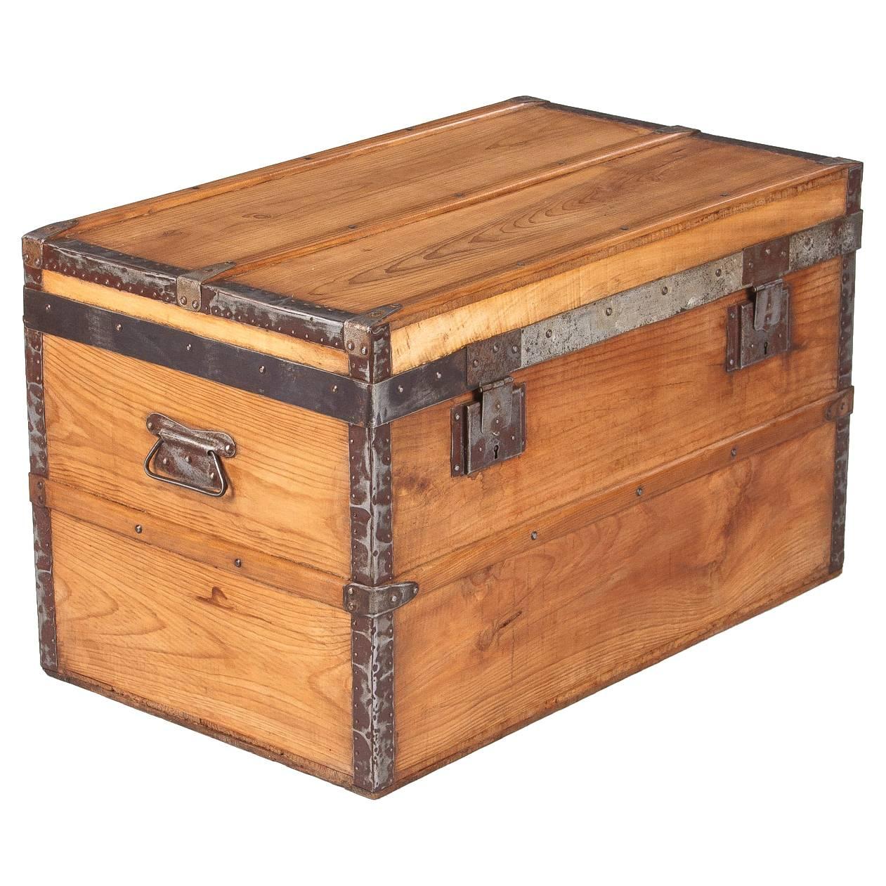French Vintage Pine Traveling Trunk, 1920s
