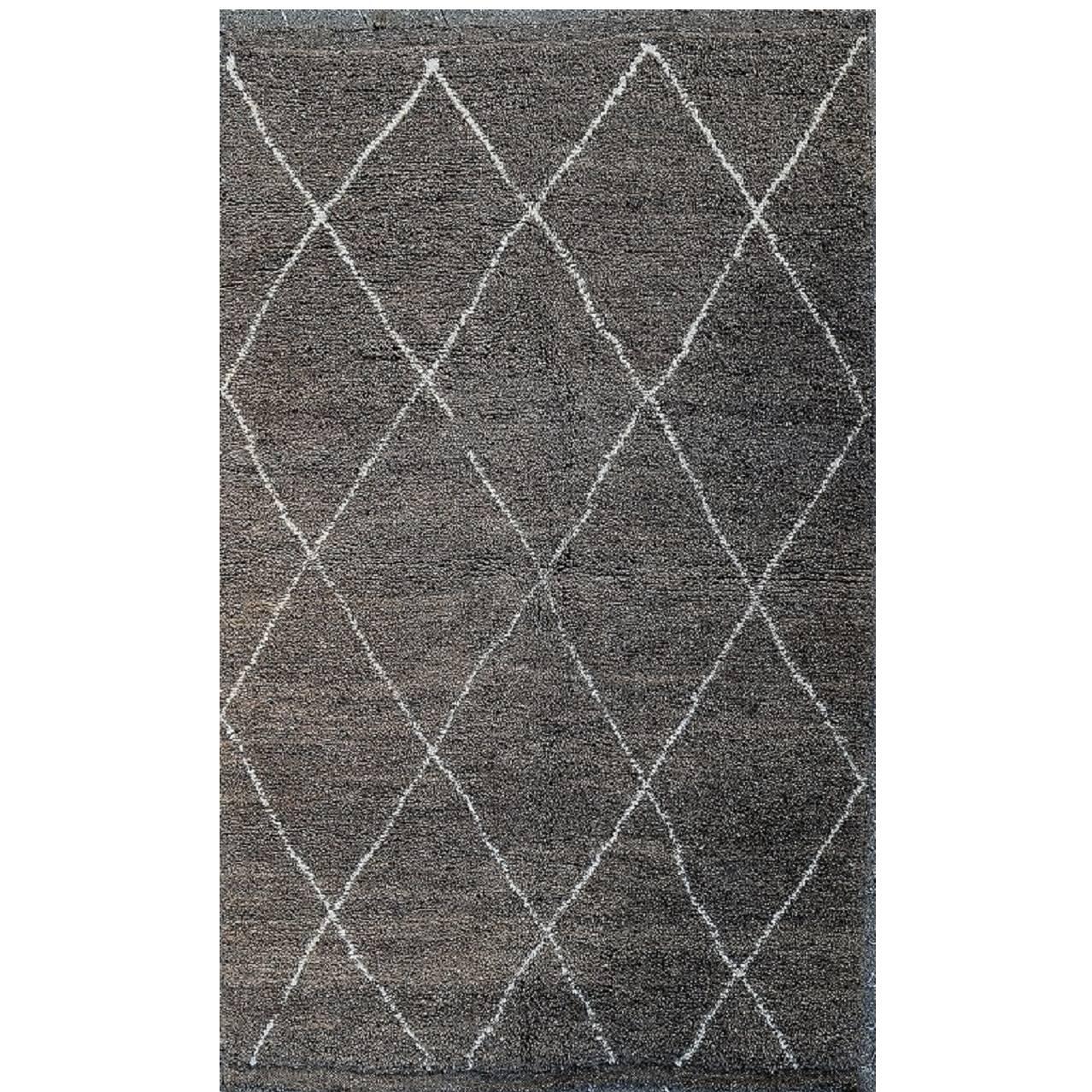 Hand-Knotted Beni Ouarain Moroccan Tribal Rug, Made of Gray Wool For Sale