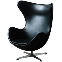 Vintage Arne Jacobsen for Fritz Hansen Egg Chair in Black Leather, 1965