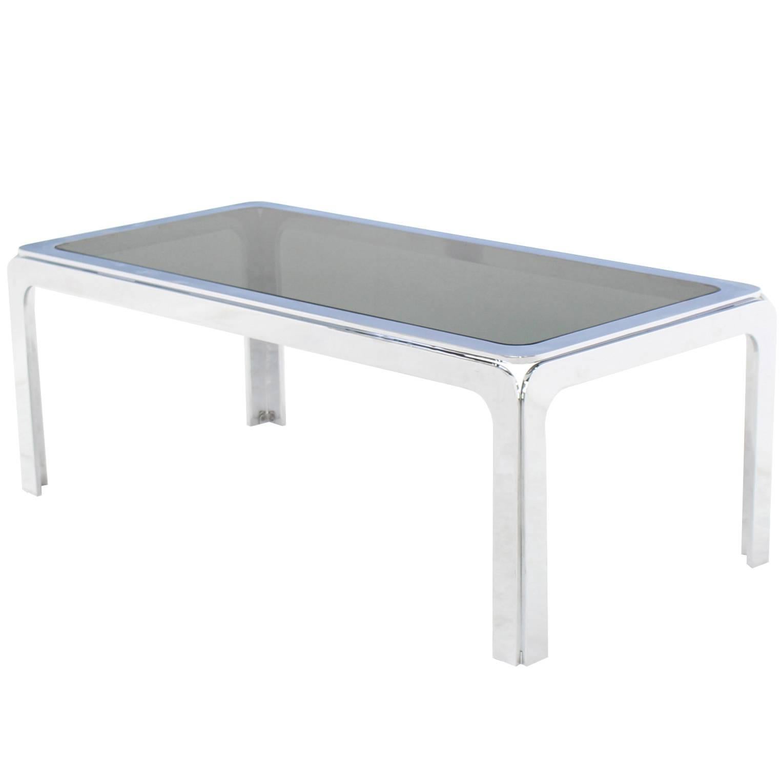 Table basse rectangulaire en chrome et plateau en verre fumé en vente