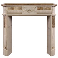 Camino inglese Regency in marmo statuario con intarsio di ottone e ormeggio