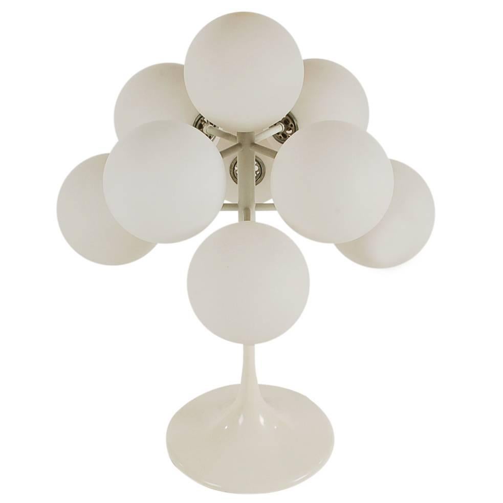 A lovely design that is reminiscent of a bundle of balloons. It was designed by E.R. Nele (often misattributed to Max Bill) in the 1960s and produced in Switzerland. This lamp features an aluminum tulip base with nine frosted glass shades. It takes