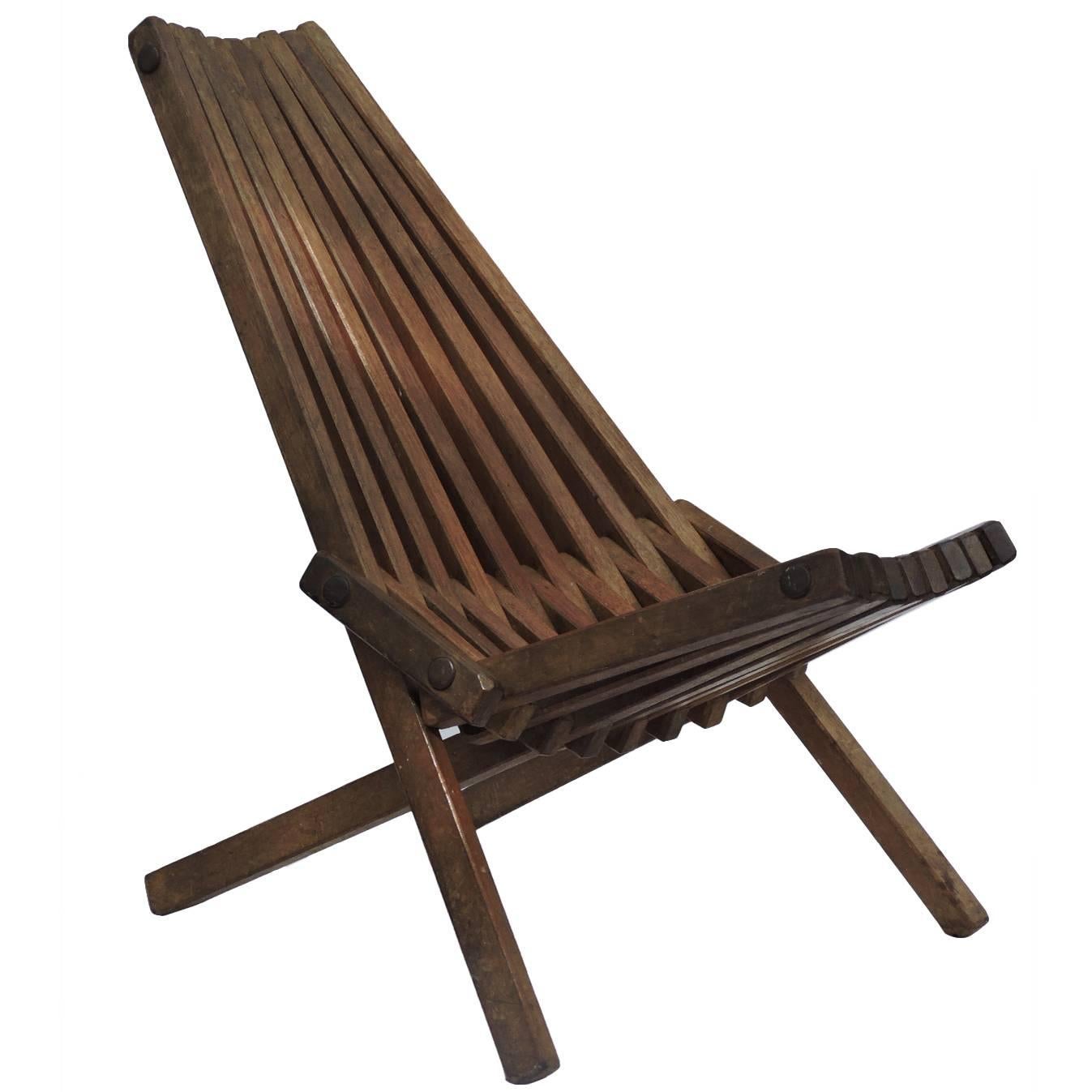 Mid-20th Century Clamshell Design Slat Wood Folding Chair