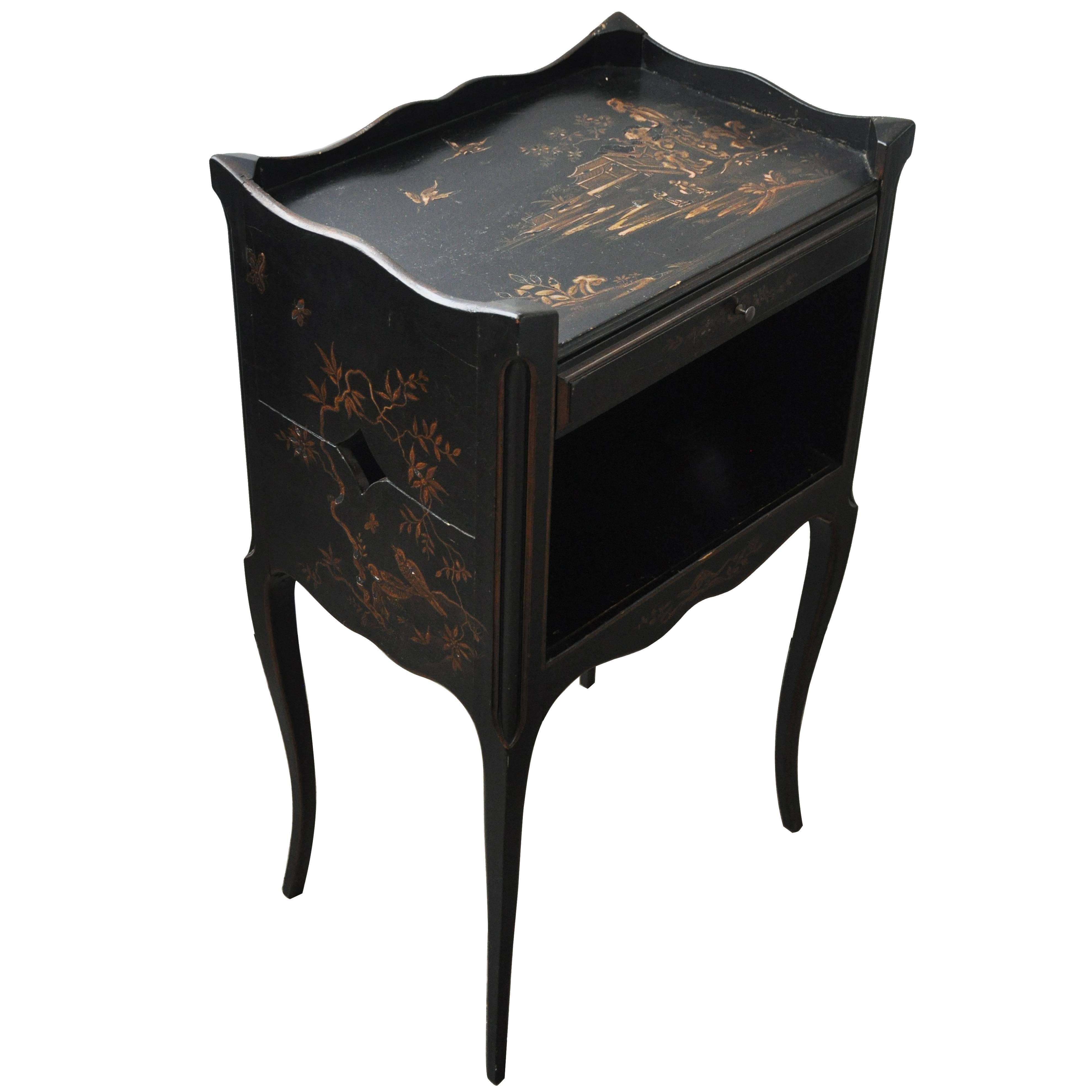 Asian Side Table im Angebot