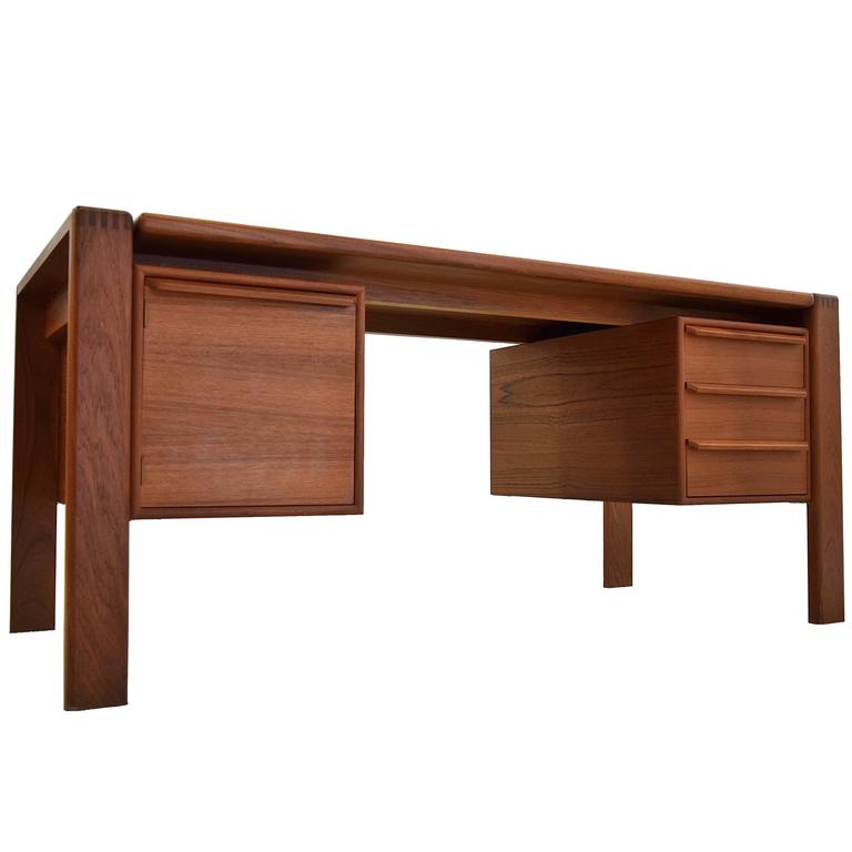 Teak Mid Century Modern Desk Made In Denmark For At 1stdibs Teak Mid Century Modern Desk Made In Denmark For