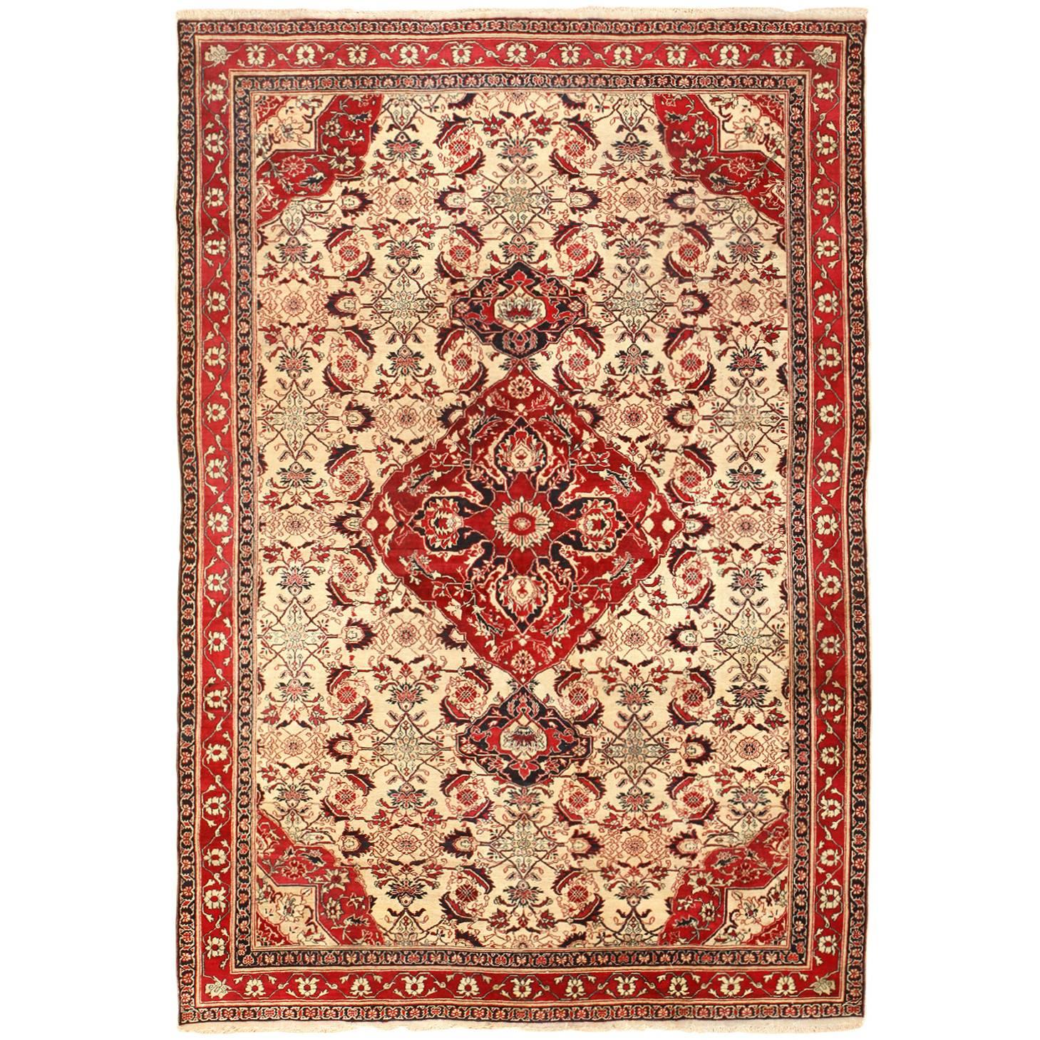 Fine Antique Indian Agra Rug. Size: 6 ft x 8 ft 9 in (1.83 m x 2.67 m)