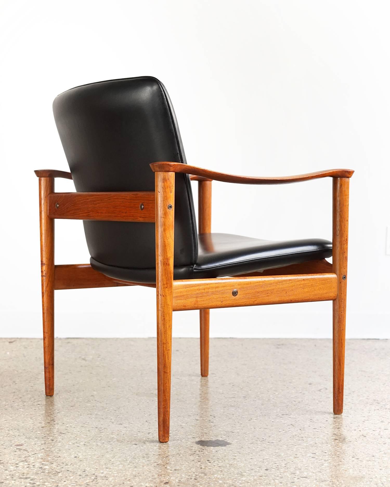 Scandinavian Modern Fredrik Kayser Chair 