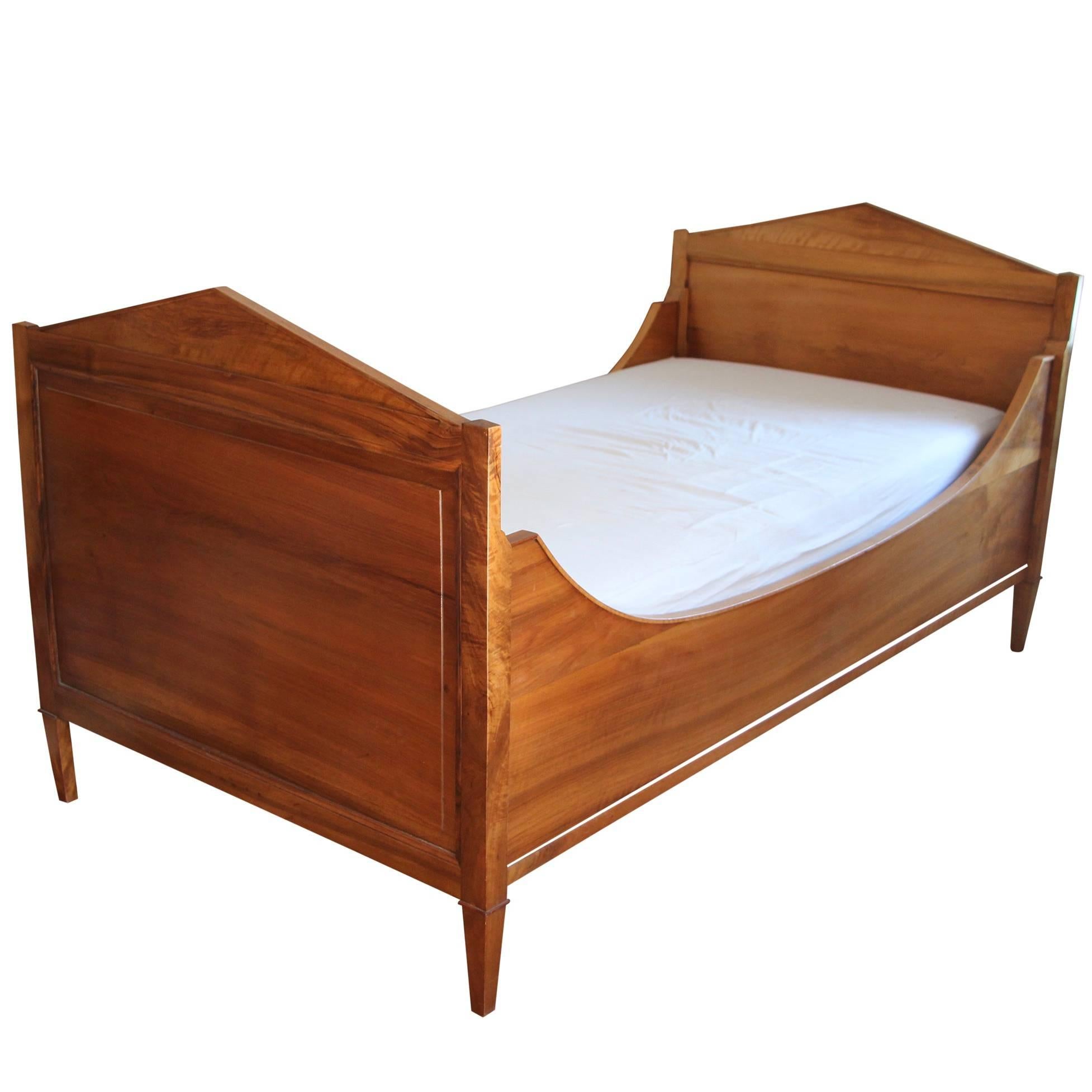 Biedermeier-Bett aus dem 19. Jahrhundert