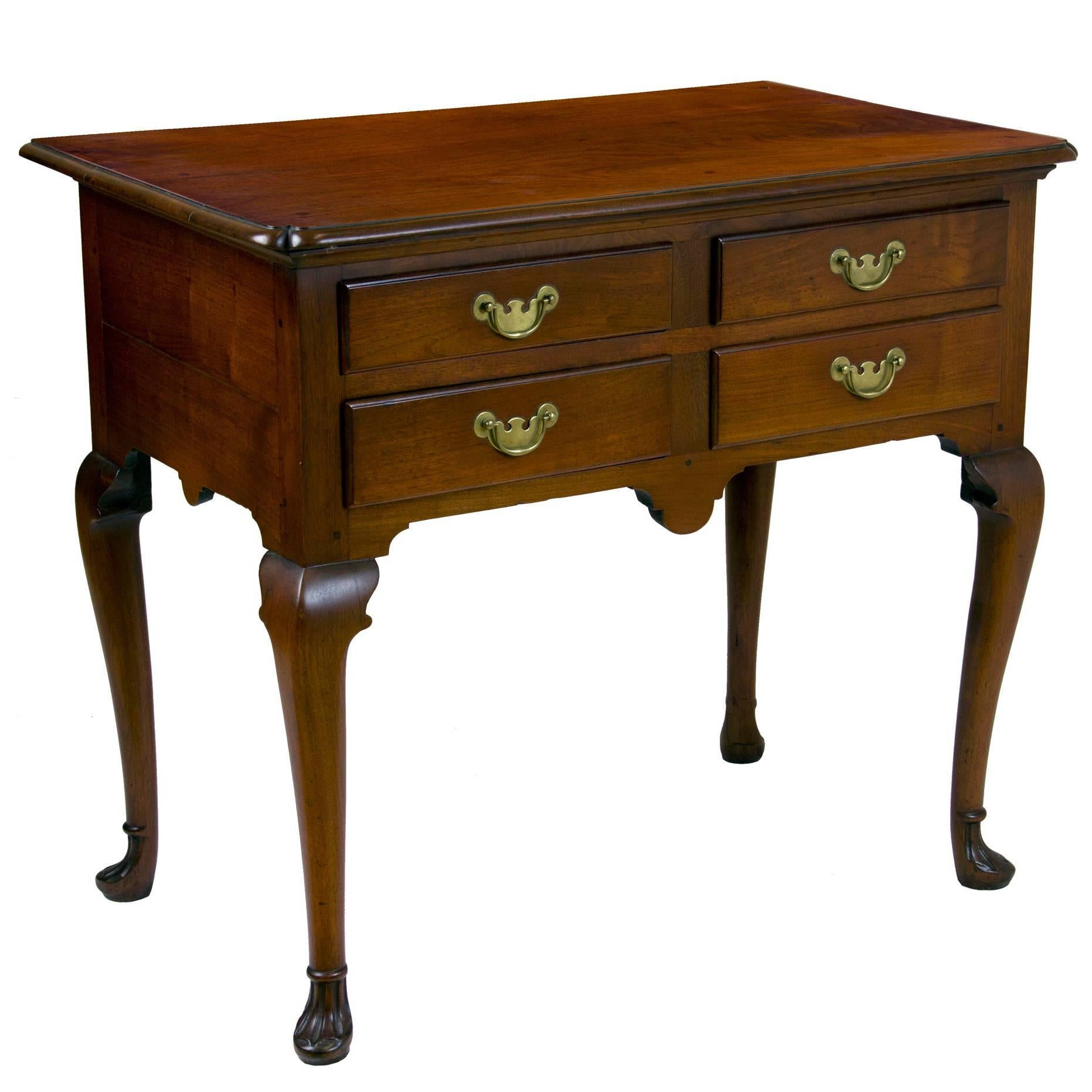 Queen Anne Lowboy/ Dressing Table, Delaware River Valley, PA or NJ, circa 1750 For Sale