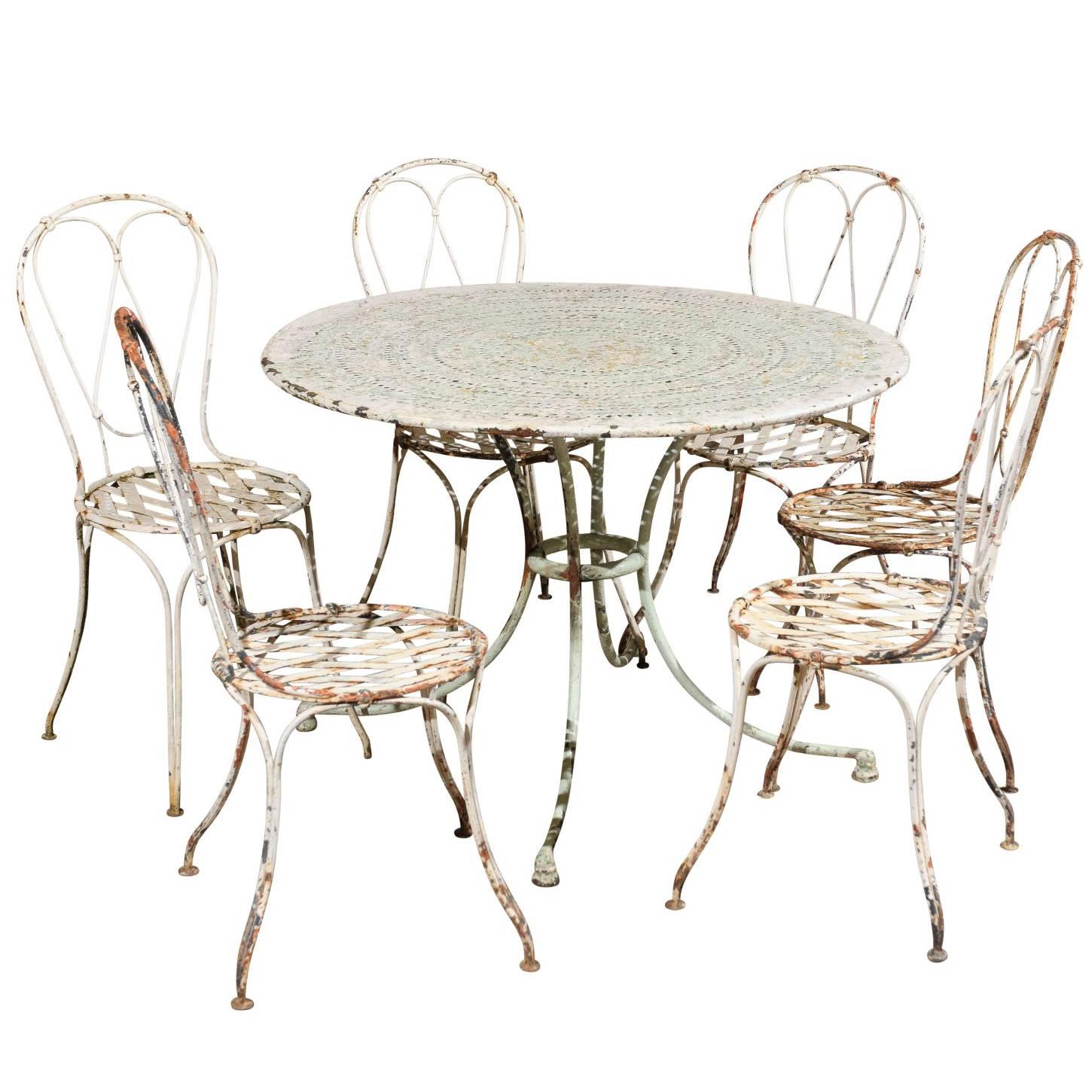 19th Century Iron Painted Garden Chairs and Table, circa 1880 For Sale
