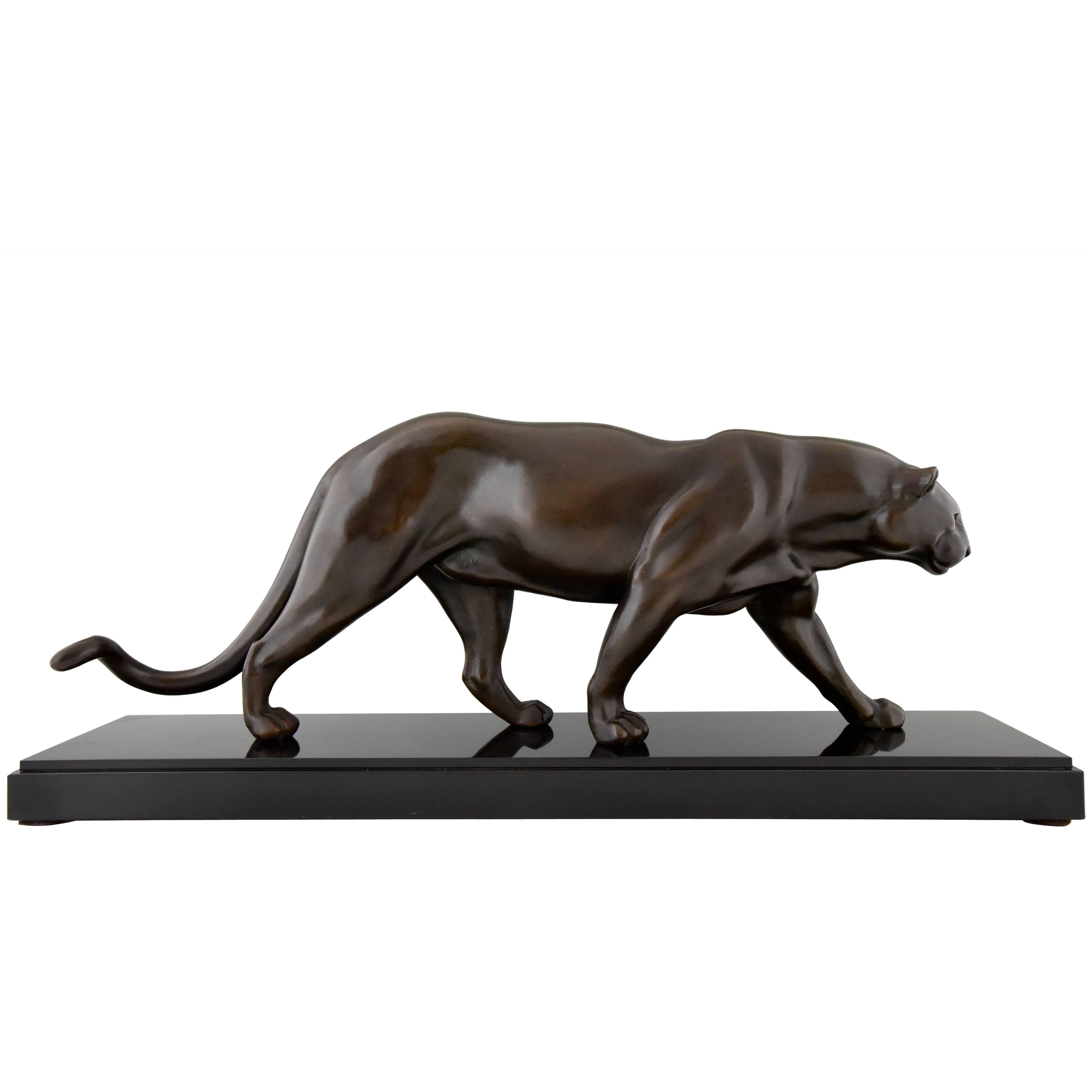 Sculpture Art Déco française d'une panthère signée Rulas:: 1930