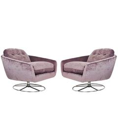 Paire de chaises pivotantes avec base Lotus en chrome par Selig