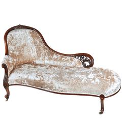 19th Century Victorian Carved Walnut Chaise Longue
