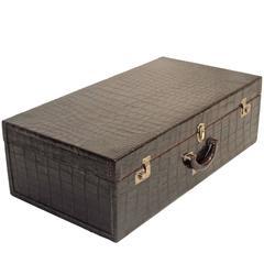 Vieille valise en alligator avec couverture en toile