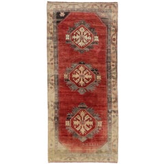 Tapis d'Oushak Gallery turc vintage de style jacobéen, large tapis de couloir de salon
