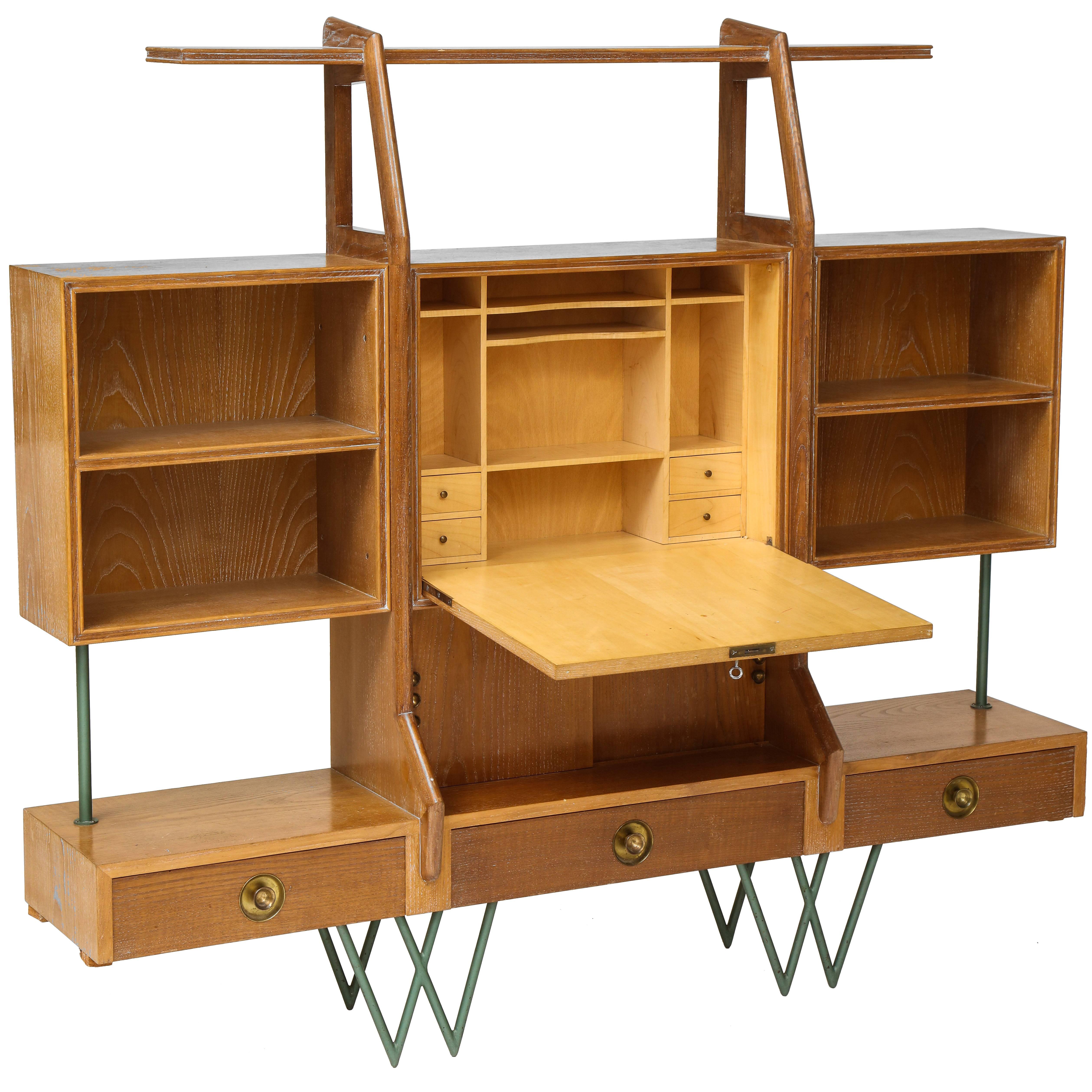 Architectural cerused oak bookshelf secretary Mid-Century, France with iron legs, 1950s.

Original bookshelf in cerused oak in excellent condition. Many details throughout. Many shelves and storage area. Iron V shaped legs. Bronze detail on all