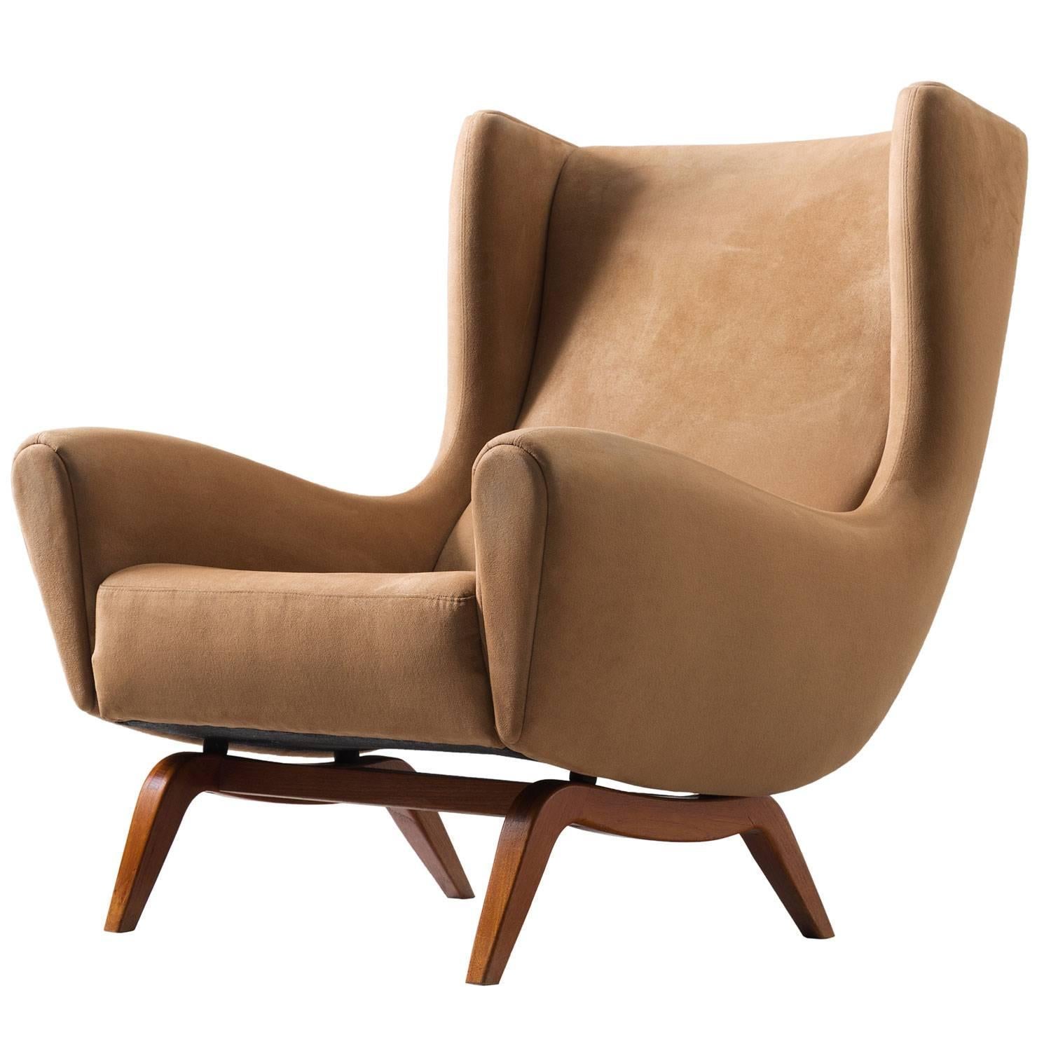Illum Wikkelsø '110' Lounge Chair in Teak and Liver Colored Upholstery