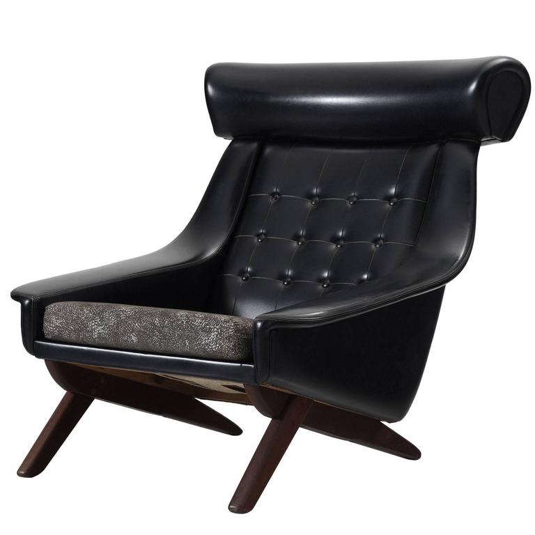 Danish MidCentury Lounge Chair in Black Upholstery For Sale at 1stDibs