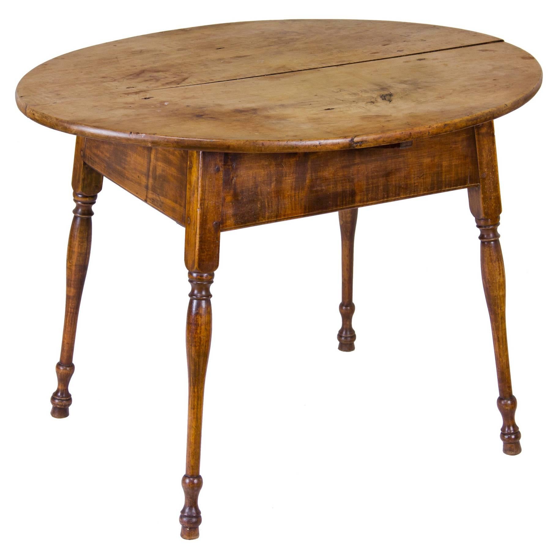 Large Figured Maple Oval Top Tavern Table, Probably CT, Splayed Legs, circa 1760 For Sale