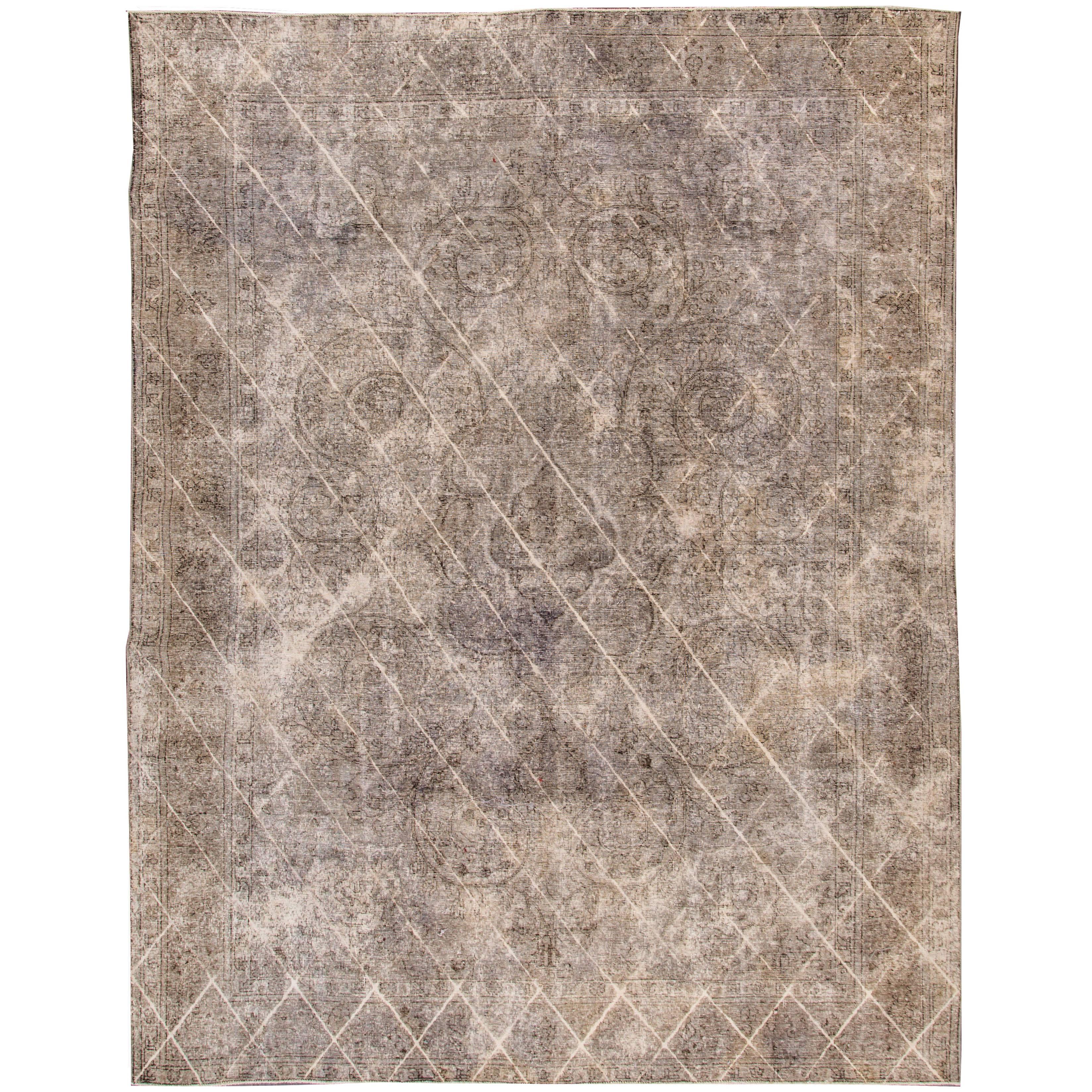Old Beige Overdyed von Rae Old