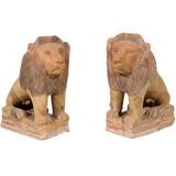 Paar britische koloniale Terrakotta-Löwen aus der Kolonialzeit
