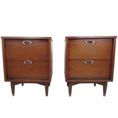 Vintage Pair of Mid-Century Nightstands by Hooker