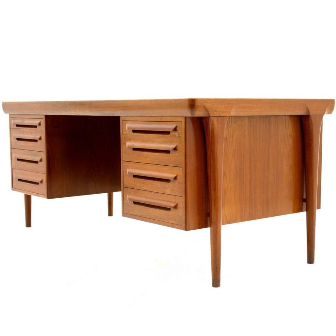 Teak Desk by Ib Kofod Larsen for Faarup Møbelfabrik, Denmark, 1960s For Sale